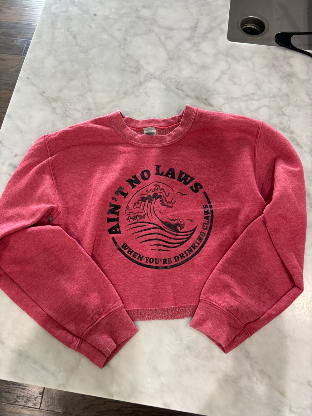 Gildan Pink Cropped Crewneck Sweatshirt with Black Wave Graphic